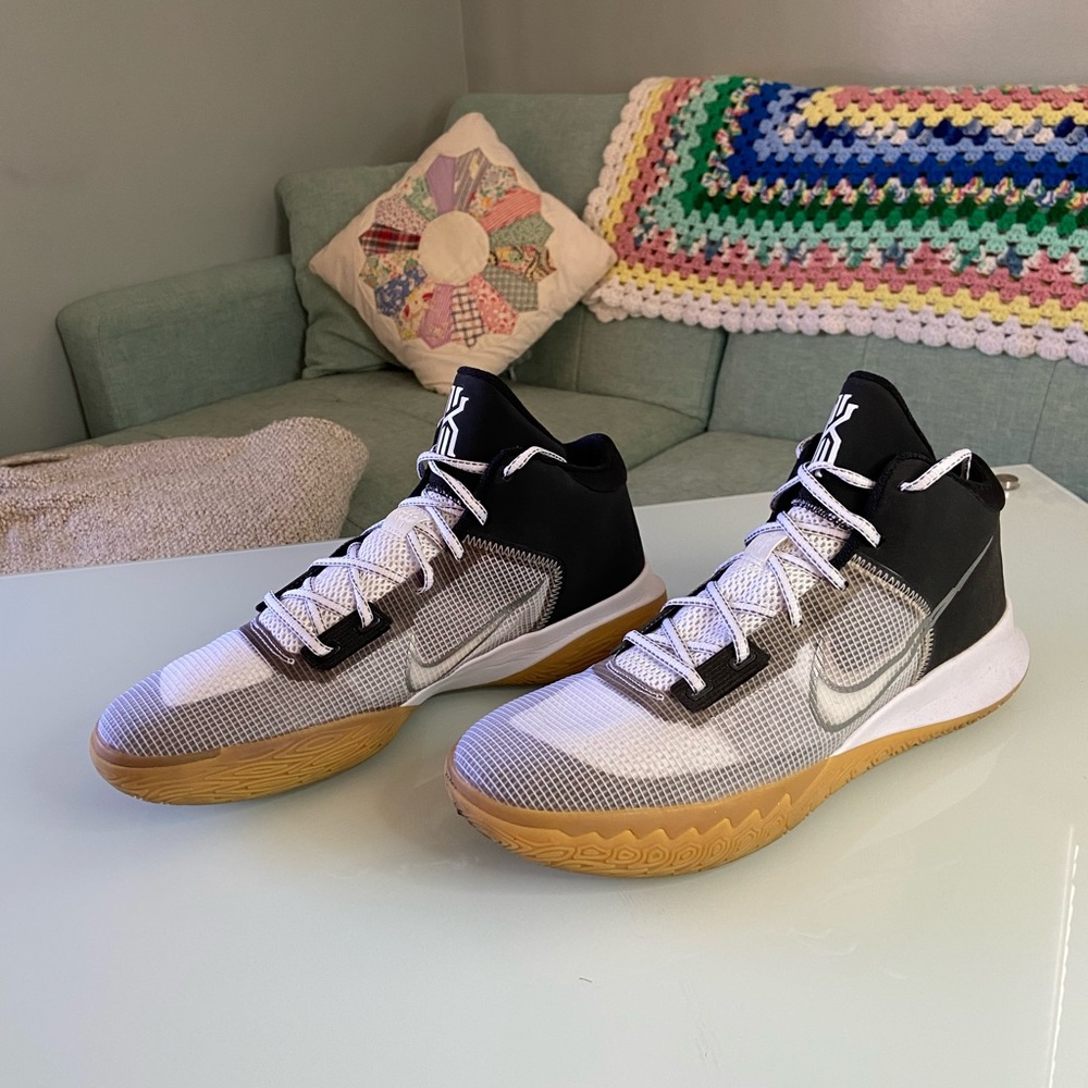 Nike Kyrie Flytrap IV 4 Black Cool Grey White Gum Mens Size 14